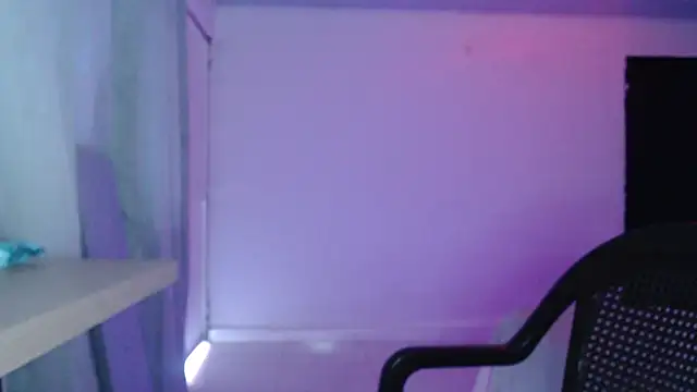 Snapshot of LittleCheerry69 chatting on 11.08.25 LittleCheerry69 online show from 11.08.25