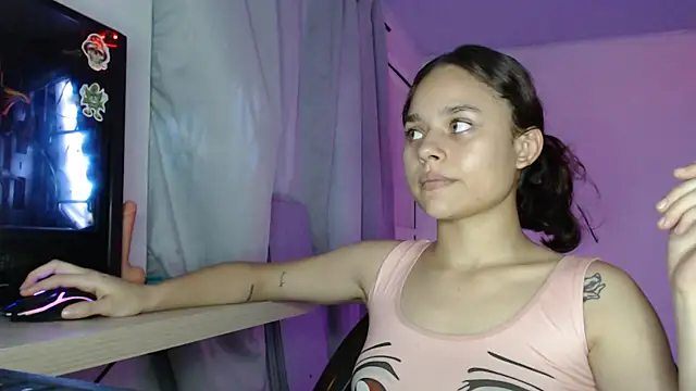 Snapshot of LittleCheerry69 chatting on 11.10.25 LittleCheerry69 online show from 11.10.25