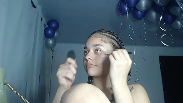 Snapshot of LittleCheerry69 chatting on 11.25.25 LittleCheerry69 online show from 11.25.25