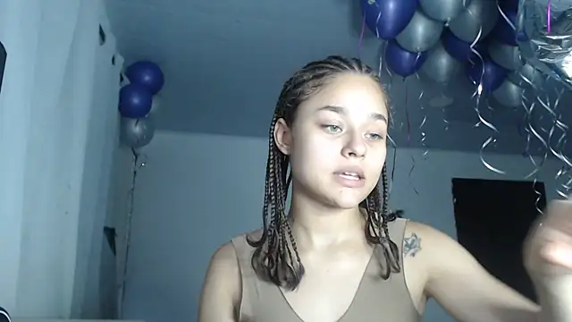 Snapshot of LittleCheerry69 chatting on 11.26.25 LittleCheerry69 online show from 11.26.25