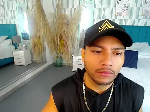 Max Rivers online show from 10.06.25