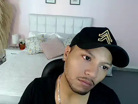Max Rivers online show from 10.11.25