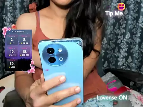 Snapshot of Queen-Bee143 chatting on 02.27.26 Queen-Bee143 online show from 02.27.26