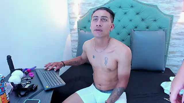 Erack and Emmy online show from 11.30.25