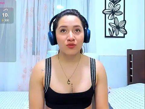 Snapshot of SofyCastillo2 chatting on 10.14.25 SofyCastillo2 online show from 10.14.25