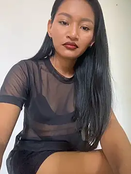 Snapshot of fenixzara chatting on 09.29.25 fenixzara online show from 09.29.25