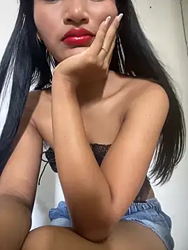 Snapshot of fenixzara chatting on 10.14.25 fenixzara online show from 10.14.25