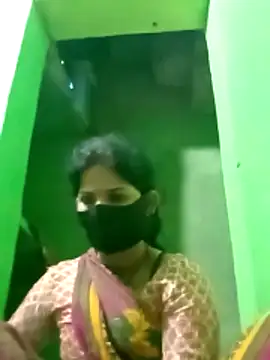 Snapshot of Cuty_nensi chatting on 10.29.25 Cuty nensi online show from 10.29.25