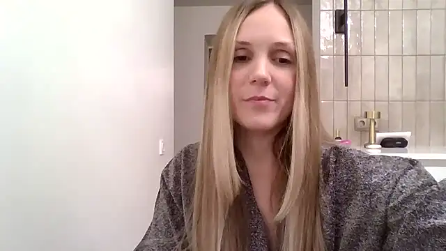 Kyrelinn online show from 10.31.25