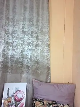 Caramel102004 online show from 10.14.25