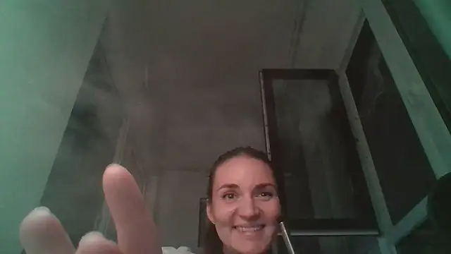 Snapshot of Tavrisse chatting on 10.24.25 Tavrisse online show from 10.24.25