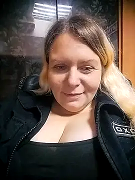 Snapshot of Fiona696 chatting on 10.05.25 Fiona696 online show from 10.05.25