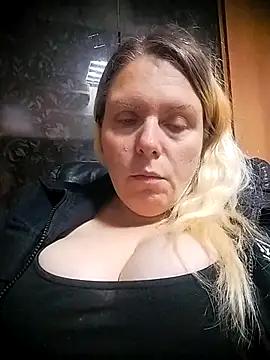Snapshot of Fiona696 chatting on 10.05.25 Fiona696 online show from 10.05.25