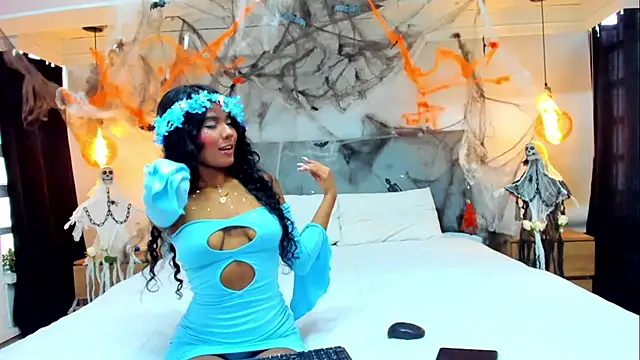 Snapshot of KelaniSilva chatting on 10.31.25 KelaniSilva online show from 10.31.25