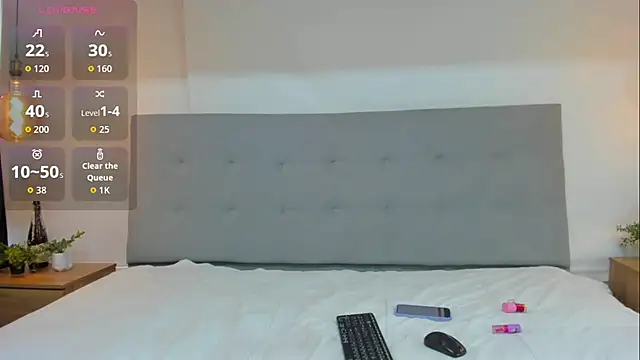 Snapshot of KelaniSilva chatting on 11.24.25 KelaniSilva online show from 11.24.25