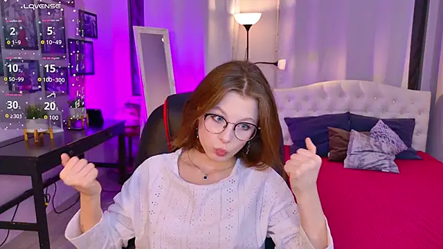 Bubblegum Babe  online show from 10.25.25