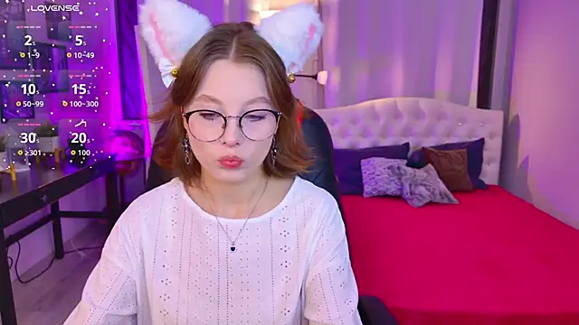 Bubblegum Babe  online show from 10.26.25