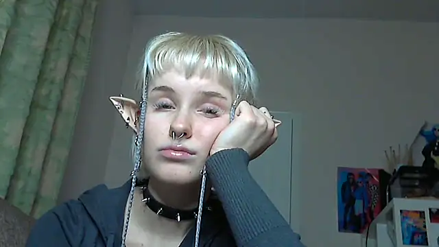 Snapshot of Paradoxy_ chatting on 12.20.25 Paradoxy online show from 12.20.25