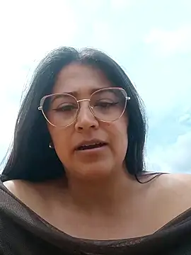 Snapshot of Maria_delos_angeles chatting on 10.22.25 Maria delos angeles online show from 10.22.25