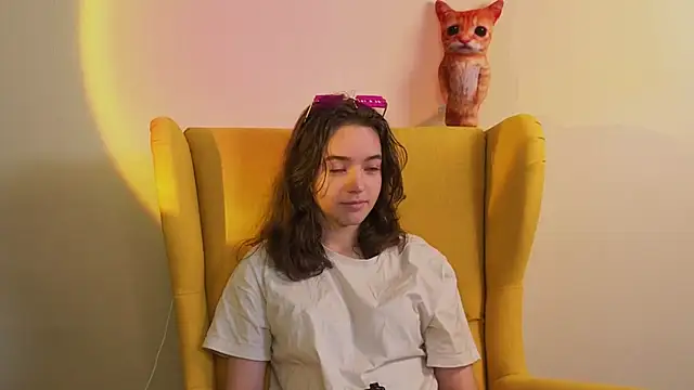 TarahCayne online show from 10.04.25