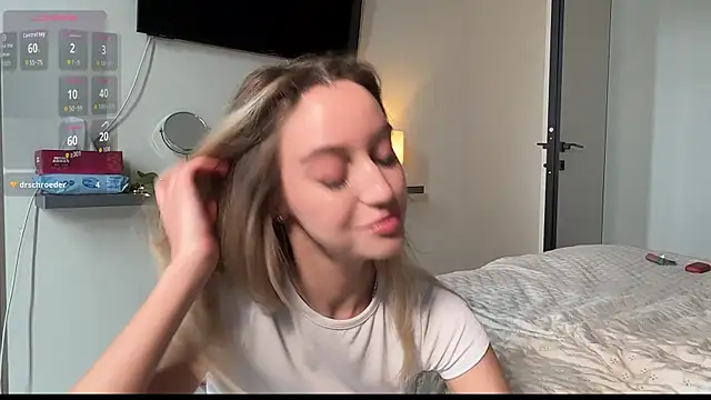 SophieBelll online show from 10.14.25