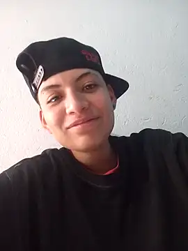 Snapshot of Owen_tomboy chatting on 10.09.25 Owen tomboy online show from 10.09.25