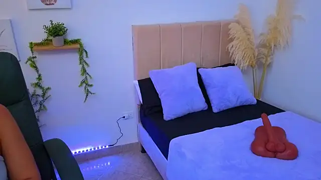 pequitasmedusa9 online show from 10.22.25