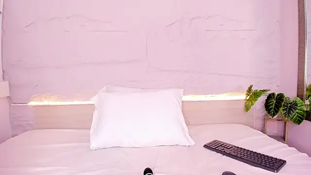 venusgreys1  online show from 11.15.25