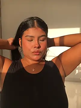 Snapshot of AnaBrowmn chatting on 10.15.25 AnaBrowmn online show from 10.15.25