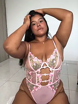 Snapshot of AnaBrowmn chatting on 10.27.25 AnaBrowmn online show from 10.27.25