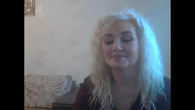 Snapshot of LadySexyBlond chatting on 12.17.25 LadySexyBlond online show from 12.17.25