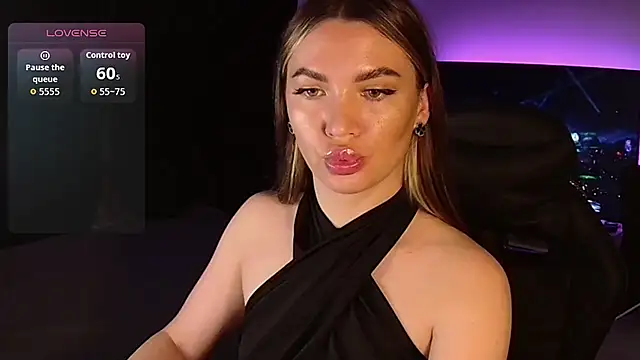 Snapshot of MissMaya__ chatting on 10.11.25 MissMaya online show from 10.11.25