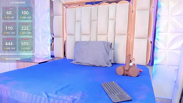 Sarah Adamss online show from 11.28.25