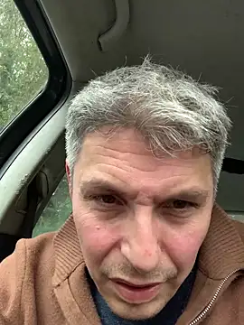 CerveniXXL online show from 10.17.25