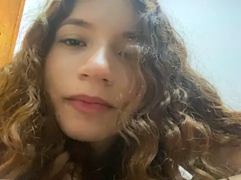 Snapshot of meridacute_ chatting on 10.18.25 meridacute online show from 10.18.25