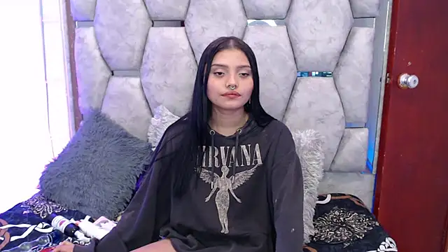 AnalyMilles online show from 11.29.25