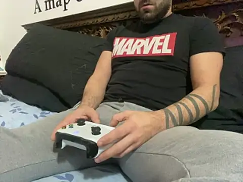 Snapshot of strongdickwii chatting on 11.17.25 strongdickwii online show from 11.17.25