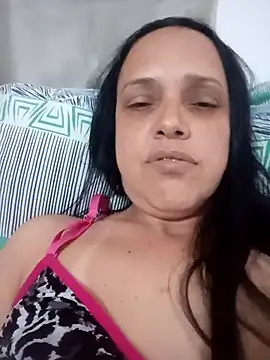 Snapshot of Crisribeiro chatting on 11.20.25 Crisribeiro online show from 11.20.25