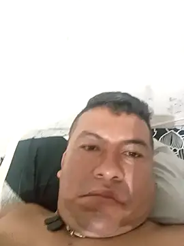 Snapshot of 30-zulefabiansolarte chatting on 10.05.25 30-zulefabiansolarte online show from 10.05.25