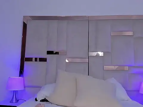 Lia Sin online show from 10.18.25