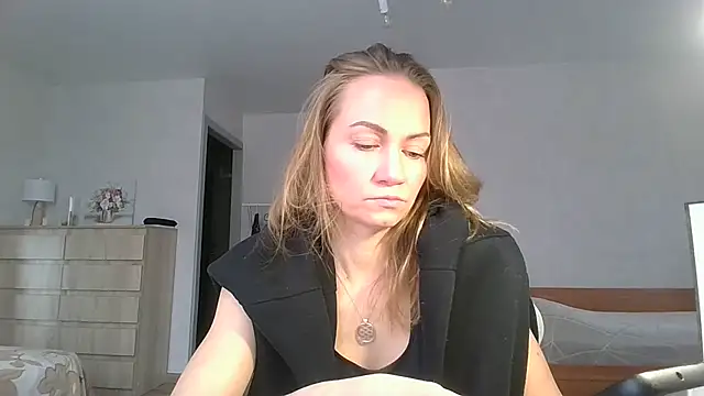 Snapshot of Thavione chatting on 02.11.26 Thavione online show from 02.11.26