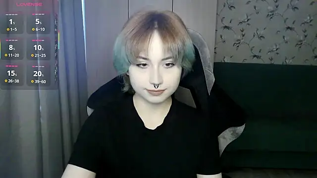 Snapshot of LeisaHopperstad chatting on 05.18.26 LeisaHopperstad online show from 05.18.26