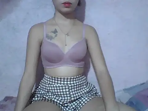 Snapshot of SweetPussie18x chatting on 07.02.26 SweetPussie18x online show from 07.02.26