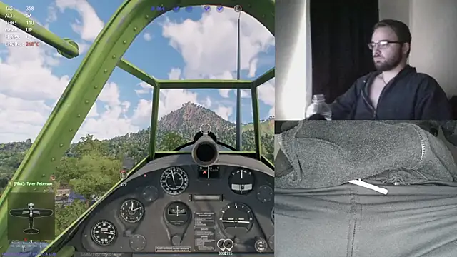 Snapshot of bear8t chatting on 10.18.25 bear8t online show from 10.18.25