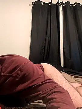 Snapshot of bear8t chatting on 10.25.25 bear8t online show from 10.25.25