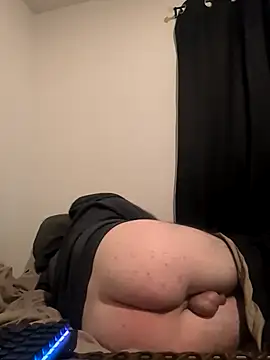 Snapshot of bear8t chatting on 10.30.25 bear8t online show from 10.30.25