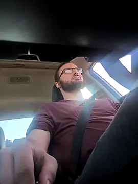 Snapshot of bear8t chatting on 11.05.25 bear8t online show from 11.05.25