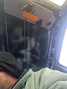 Snapshot of Derrickandash chatting on 11.29.25 Derrickandash online show from 11.29.25