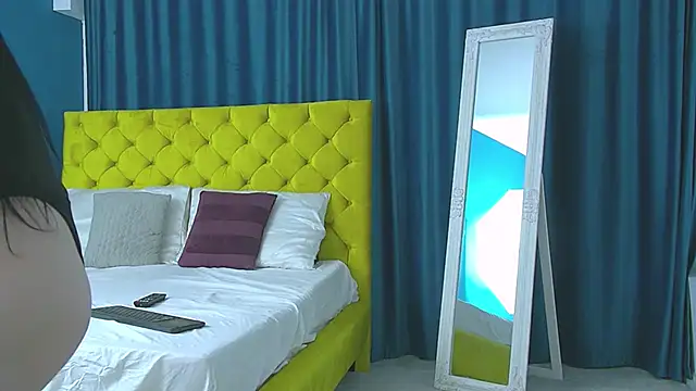 Snapshot of RubyHills chatting on 11.08.25 RubyHills online show from 11.08.25