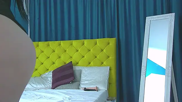 Snapshot of RubyHills chatting on 12.03.25 RubyHills online show from 12.03.25